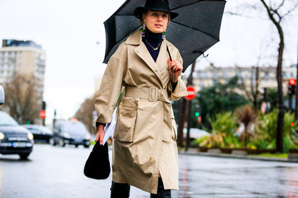 atmosphere details, AUTUMN WINTER 2017-2018, AW 17-18, beige coat, belted coat, black bag, black hat, black turtleneck, detail, FALL WINTER 2017-2018, fashion week, frenchystyle, FW, FW 17-18, graphic jacket, high boots, horizontal, jonathan paciullo, leather bag, necklace, PARIS, PFW, street style, trousers, umbrella
