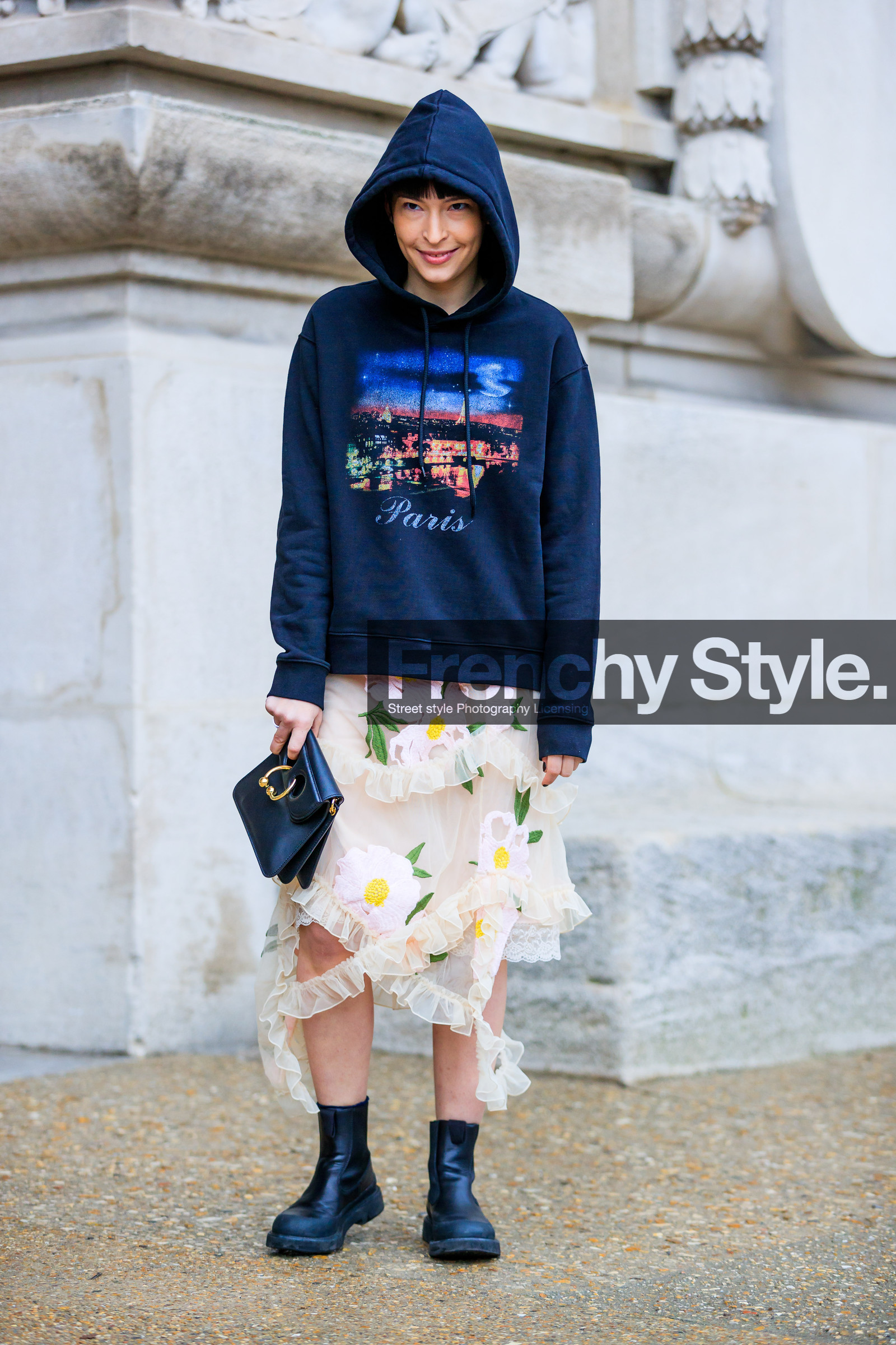 AUTUMN WINTER 2017-2018, AW 17-18, black bag, black shoes, black sweater, clara cornet, embroidered skirt, FALL WINTER 2017-2018, fashion week, frenchystyle, full length, FW, FW 17-18, hoodie, jonathan paciullo, jw anderson, leather bag, leather shoes, nude skirt, PARIS, PFW, printed sweater, street style, vertical