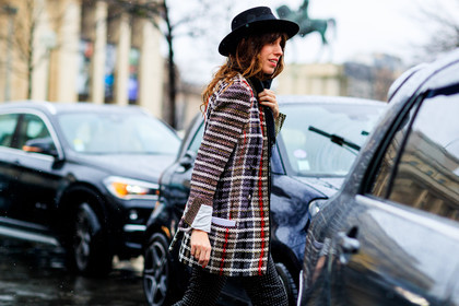 atmosphere details, AUTUMN WINTER 2017-2018, AW 17-18, black hat, blazer, checked jacket, detail, FALL WINTER 2017-2018, fashion week, frenchystyle, FW, FW 17-18, graphic jacket, horizontal, jonathan paciullo, lou doillon, PARIS, PFW, printed jacket, street style