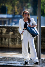 bag, black bag, Chloé Harrouche, choker, flare pants, fluid pants, jacket, leather bag, oversize bag, pants, rayban, sunglasses, white jacket, white pants, plateform boots, street style, jonathan paciullo, FW, frenchystyle, fashion week, PFW, PARIS, SPRING SUMMER 2022, SS 22, vertical, full length