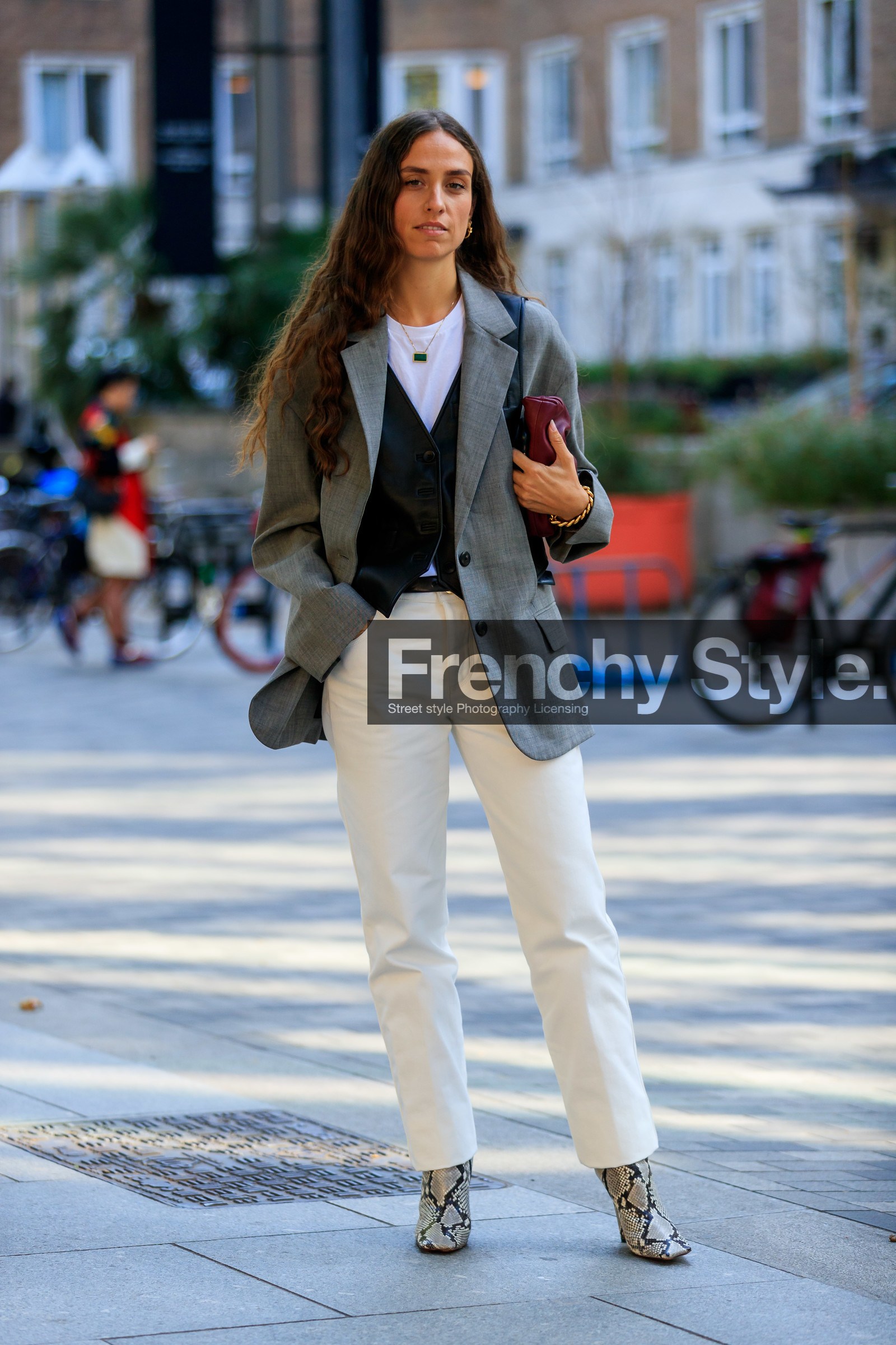 erika boldrin, grey jacket, black leather jacket, sleeveless jacket, white pants, white jeans, bottega veneta bag, mini bag, clutch, animal skin boots, green stone necklace, multi earrings, hoop earrings, golden earrings, fashion week, frenchystyle, FW, jonathan paciullo, street style, vertical, full length