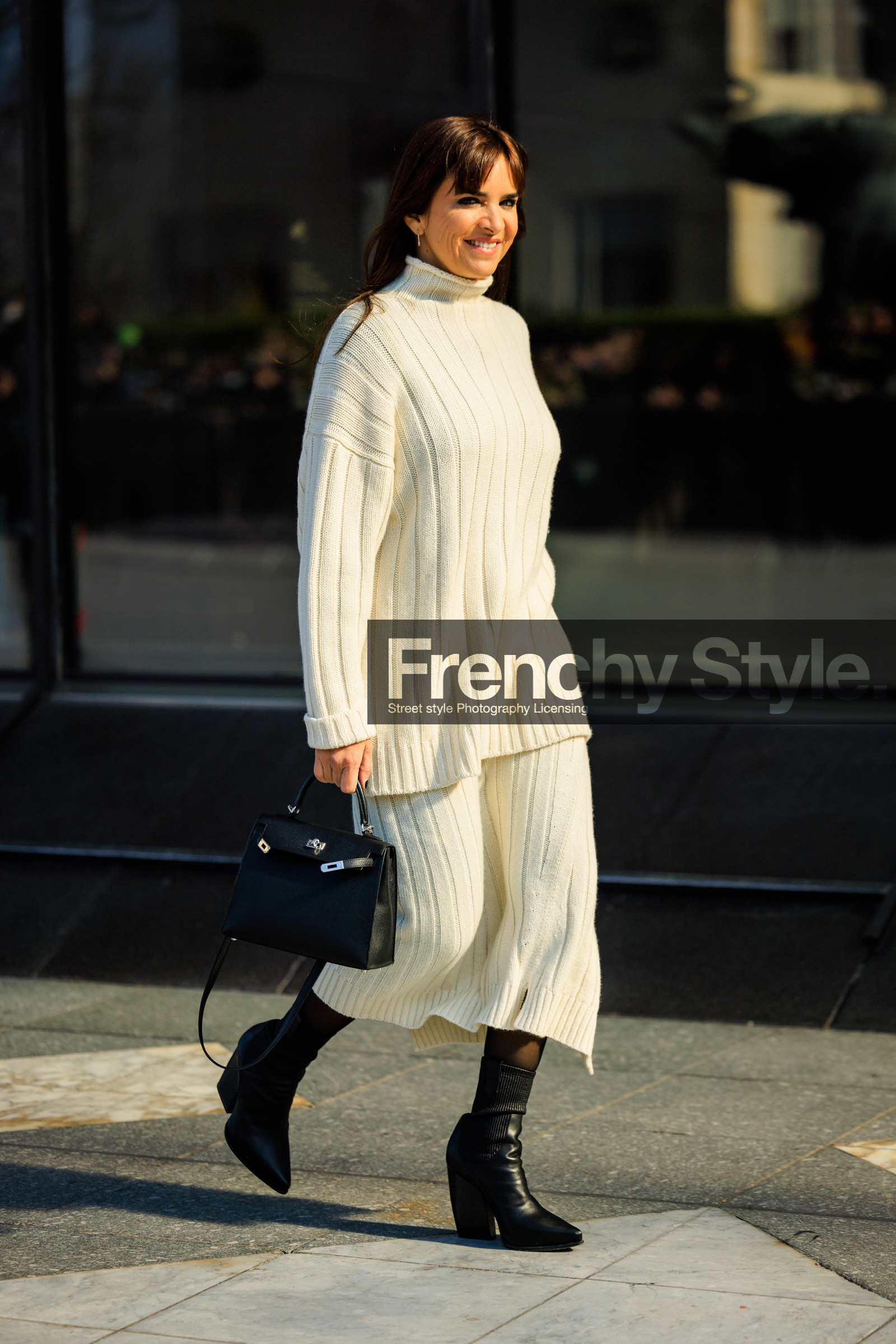 knitwear, knitted look, white jumper, white turtleneck, white skirt, long skirt, black boots, black handbag, leather bag, hermes bag, laure heriard dubreuil, street style, jonathan paciullo, FW, frenchystyle, fashion week, AUTUMN WINTER 2022-2023, FALL WINTER 2022_2023, FW 22-23, PFW, PARIS, full length, vertical