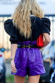 emili sindlev, purple leather shorts, high waist shorts, black shirt, balloon sleeves, black leather belt, red leather clutch, miu miu shorts, miu miu shirt, gucci belt, celine belt, back details, short sleeves shirt, fashion week, frenchystyle, FW, jonathan paciullo, street style, MFW, MILAN, AUTUMN WINTER 2020-2021, FALL WINTER 2020-2021, FW 20-21, vertical, atmosphere details, detail