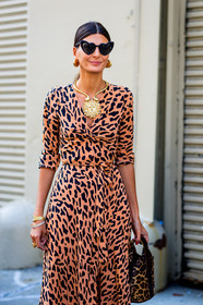 atmosphere details, brown bag, detail, fashion week, frenchystyle, FW, giovanna battaglia, jonathan paciullo, leather bag, leopard, leopard print, necklace, NEW YORK, NYFW, orange dress, printed bag, printed dress, SPRING SUMMER 2018, SS 18, street style, sunglasses, vertical