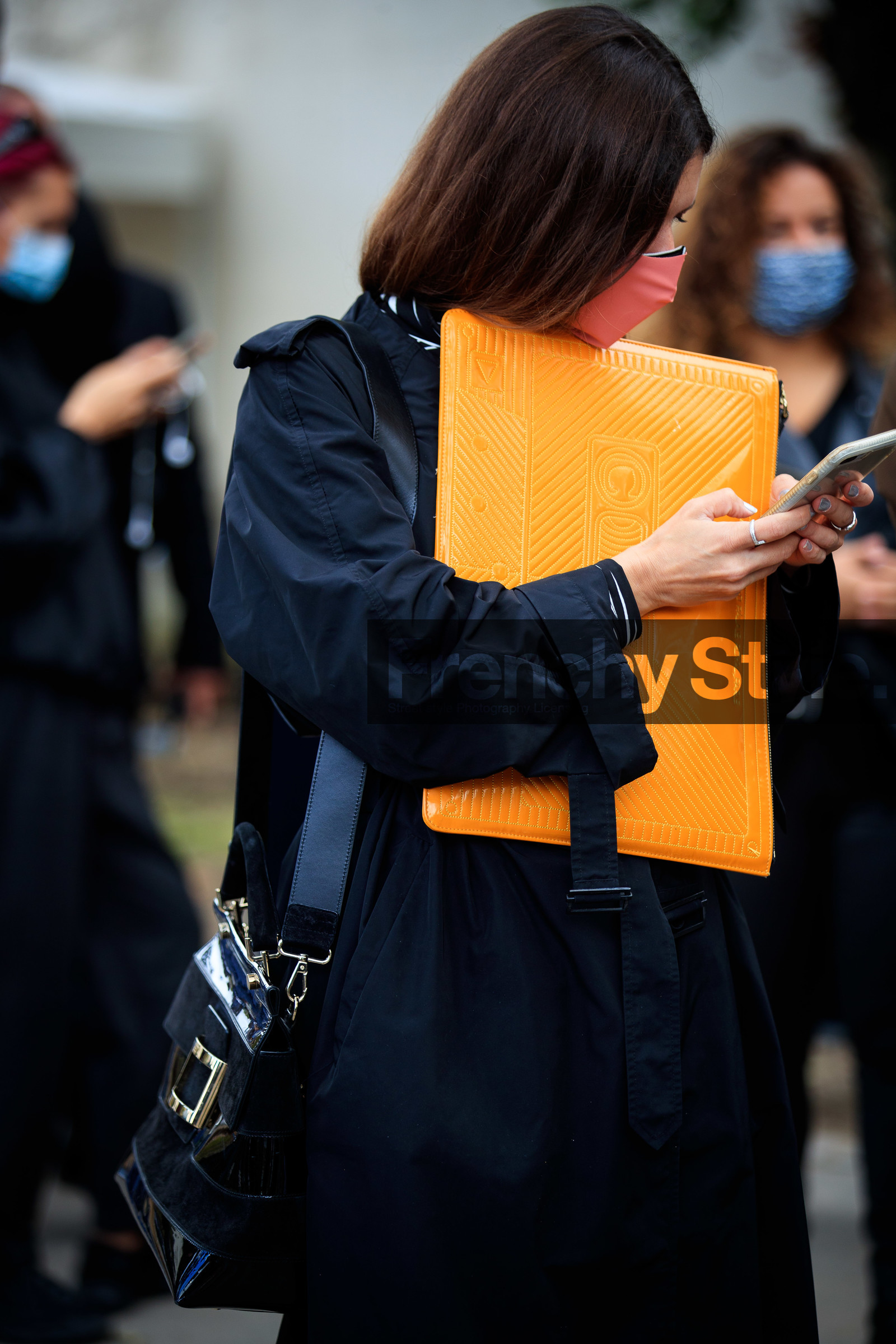 black trench coat, black suede bag, black polish bag, roger vivier bag, shoulder bag, orange clutch, polish clutch, close up detail, bag detail, covid face mask, fashion week, frenchystyle, FW, jonathan paciullo, street style, PFW, PARIS, SPRING SUMMER 2021, SS 21, vertical, atmosphere details, detail