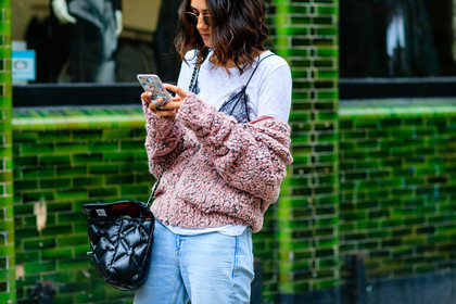 atmosphere details, black bag, black bra, blue denim, chanel, choker, denim pants, detail, fashion week, frenchystyle, FW, horizontal, jeans, jonathan paciullo, lace, leather bag, LFW, lingerie, LONDON, necklace, pink cardigan, pink sweater, ray ban, soraya bakhtiar, SPRING SUMMER 2017, SS 17, street style, sunglasses, trousers, white t shirt, woman