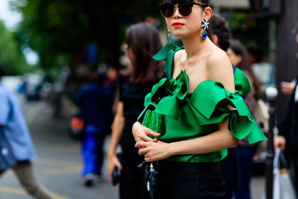 atmosphere details, AUTUMN WINTER 2016-2017, AW 16-17, black pants, bow, detail, earrings, FALL WINTER 2016-2017, fashion week, frenchystyle, FW, FW 16-17, graphic top, green bag, green top, HAUTE COUTURE, horizontal, jonathan paciullo, leaf greener, MENSWEAR, PARIS, PFW, red lips, street style, sunglasses, trousers