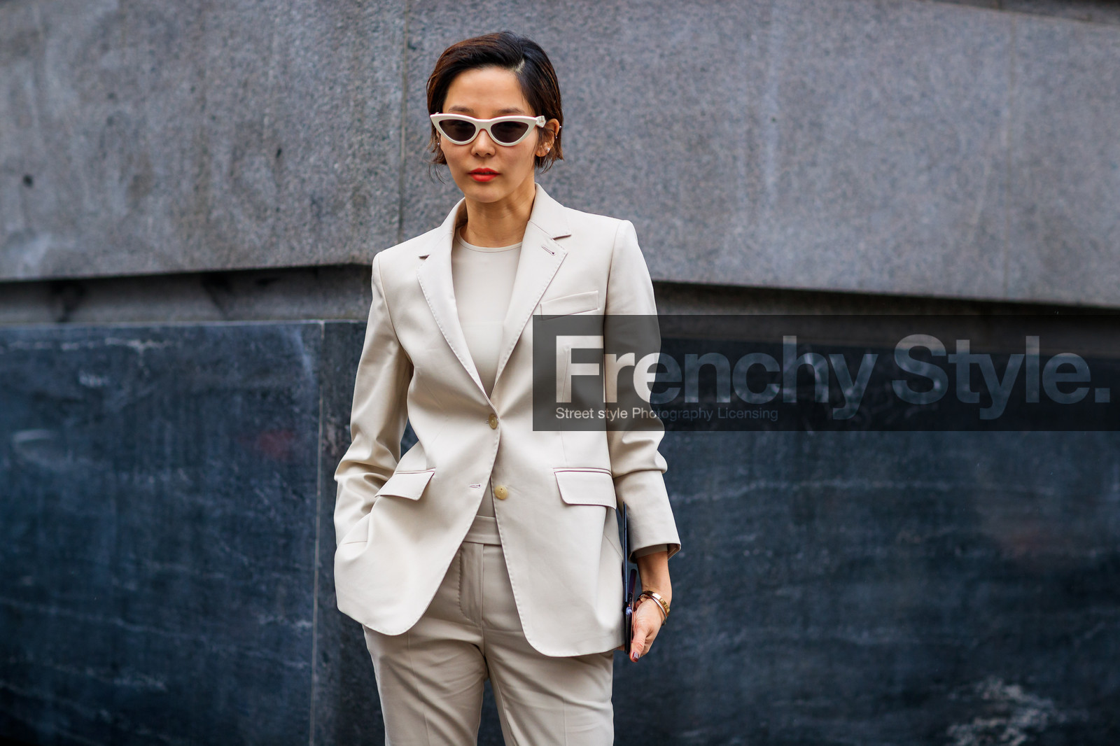 beige jacket, beige pants, beige suit, beige top, sunglasses, trousers, fashion week, frenchystyle, FW, jonathan paciullo, street style, MFW, MILAN, AUTUMN WINTER 2018-2019, FALL WINTER 2018-2019, FW 18-19, horizontal, atmosphere details