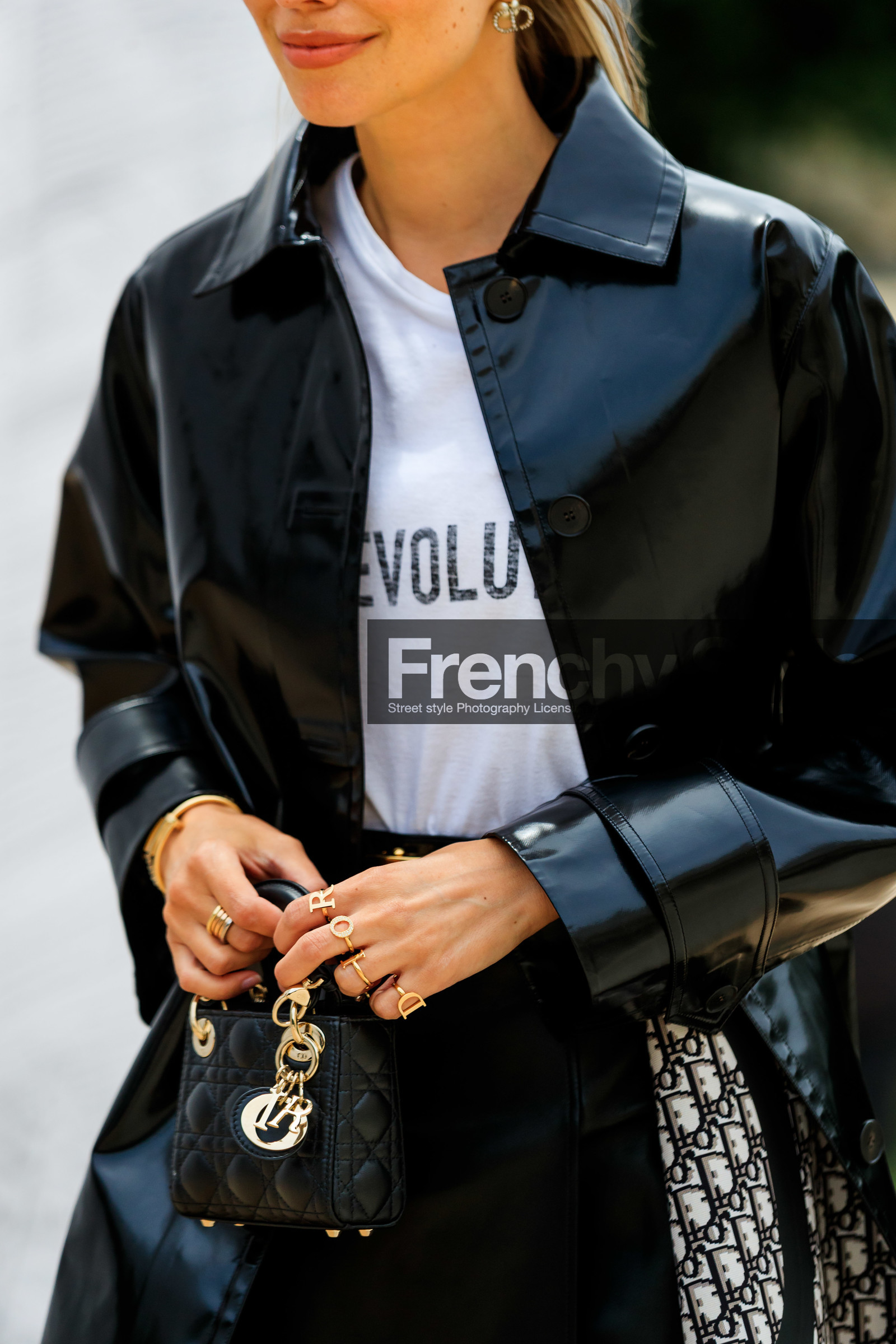 dior bag, dior earrings, dior belt, dior jacket, dior skirt, dior t-shirt, dior total look, dior trench coat, lady dior bag, mini bag, quilted bag, black leather bag, black bag, hand bag, black leather skirt, black leather belt, mini skirt, white t-shirt, letter printed t-shirt, vinyl coat, vinyl trenchcoat, logo all over, logo printed coat, logo printed trench-coat, golden ring, golden bracelet, cartier bracelet, cartier clou bracelet, strassed earrings, initials earrings, pearl earrings, monogrammed jacket, monogrammed trench coat, leonie hanne, fashion week, frenchystyle, FW, jonathan paciullo, street style, PFW, PARIS, AUTUMN WINTER 2021-2022, FALL WINTER 2021-2022, FW 21-22, vertical, atmosphere details, detail