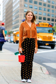 black pants, brown shirt, chloé, converse, graphic pants, leather bag, leather shoes, printed pants, red bag, trousers, white sneakers, fashion week, frenchystyle, FW, jonathan paciullo, street style, NYFW, NEW YORK, SPRING SUMMER 2019, SS 19, vertical, full length