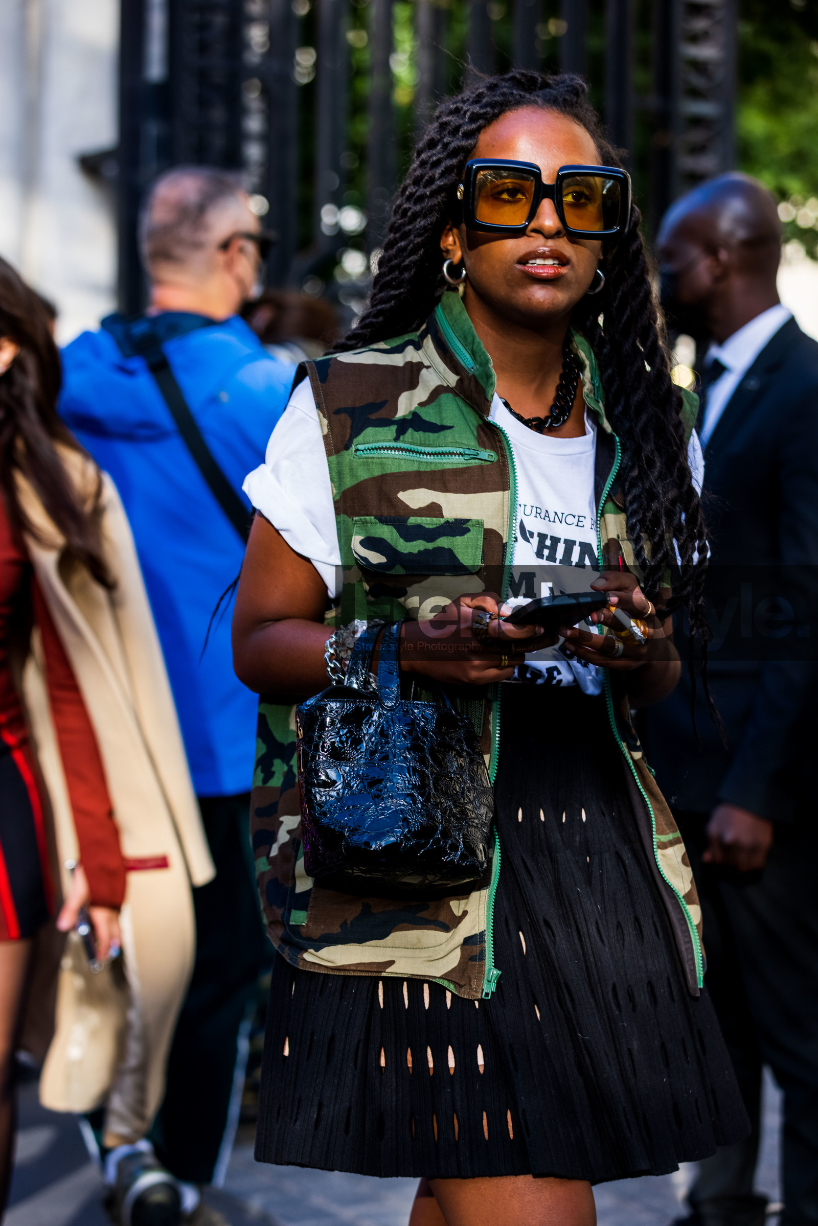 bag, black skirt, camo jacket, camouflage print, jacket, leather bag, mini bag, necklace, oversize sunglasses, printed jacket, printed t-shirt, skirt, sleveless jacket, sunglasses, t-shirt, white t-shirt, zipped jacket, street style, jonathan paciullo, FW, frenchystyle, fashion week, PFW, PARIS, SPRING SUMMER 2022, SS 22, vertical, atmosphere details