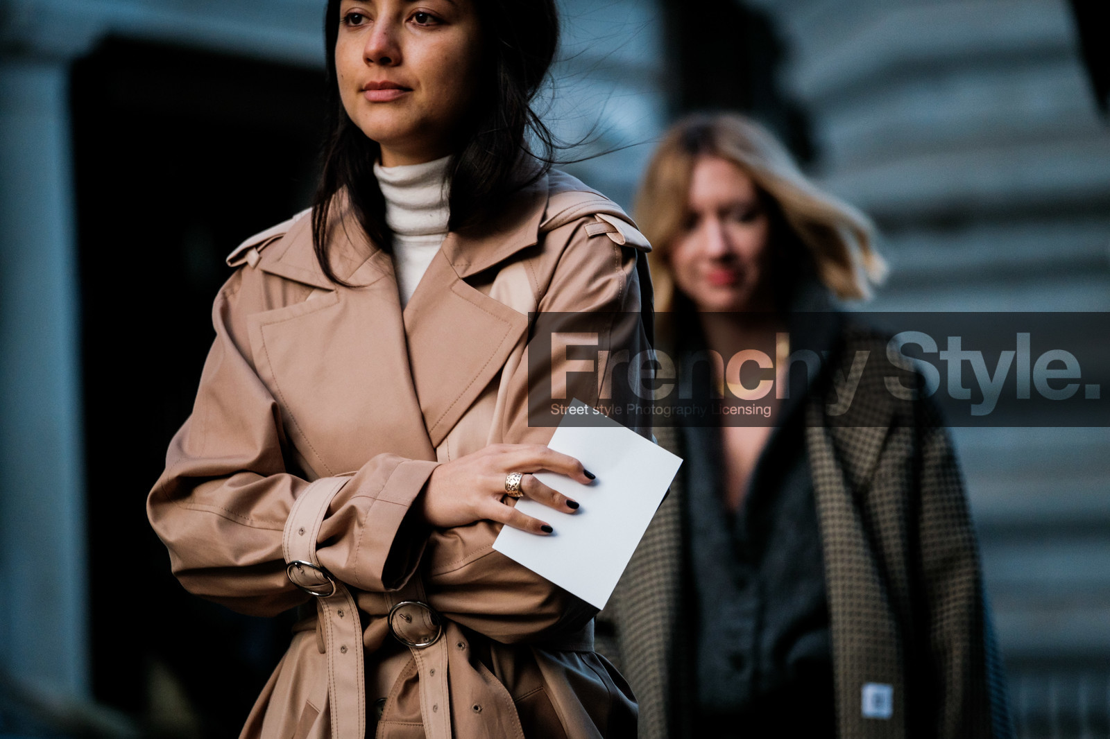 jana hofheimer, beige trench coat, belted trench coat, fashion week, frenchystyle, FW, jonathan paciullo, street style, LFW, LONDON, AUTUMN WINTER 2020-2021, FALL WINTER 2020-2021, FW 20-21, horizontal, atmosphere details, detail