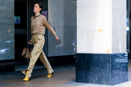 animal print, atmosphere details, beige pants, beige top, fashion week, frenchystyle, full length, FW, high heels, horizontal, jo ellison, jonathan paciullo, leather bag, leather shoes, leopard print, LFW, LONDON, printed bag, SPRING SUMMER 2017, SS 17, street style, trousers, woman, yellow boots