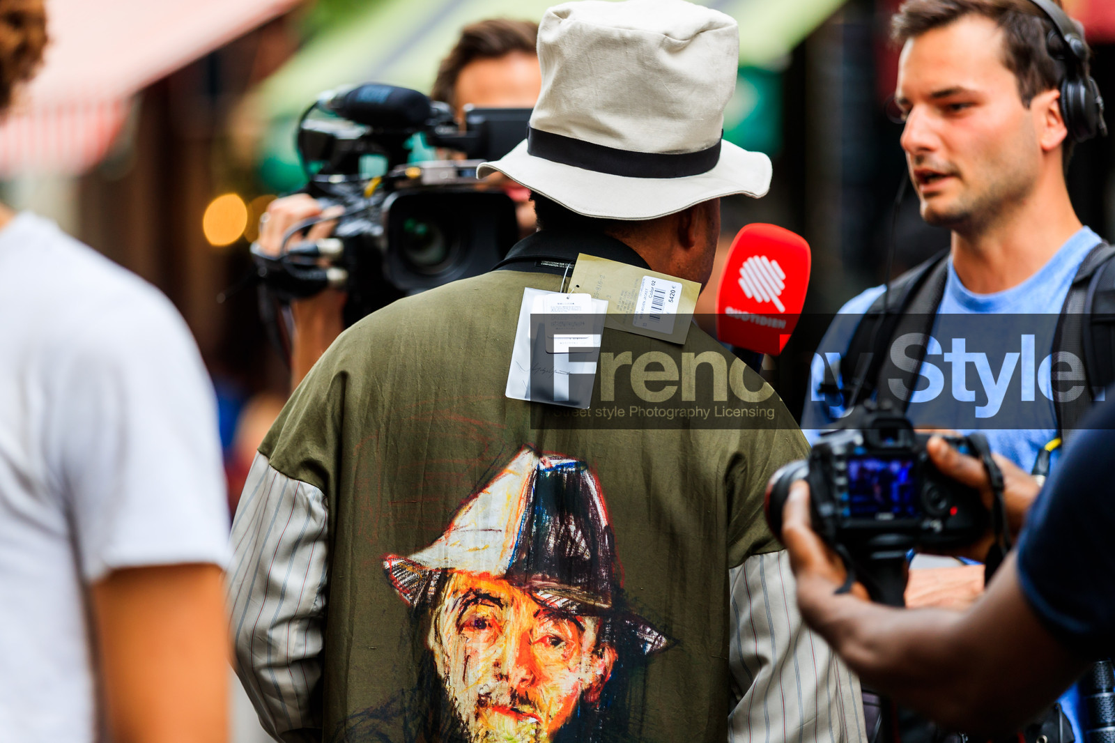 atmosphere details, back detail, beige hat, detail, drawings, fashion week, frenchystyle, FW, graphic jacket, green jacket, horizontal, jonathan paciullo, MENSWEAR, message, PARIS, PFW, printed jacket, SPRING SUMMER 2018, SS 18, street style, yohji yamamoto