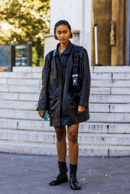 bag, black bag, black boots, black jacket, boots, dior bag, jacket, leather bag, leather boots, leather jacket, margiela boots, rings, short hair, street style, jonathan paciullo, FW, frenchystyle, fashion week, PFW, PARIS, SPRING SUMMER 2022, SS 22, vertical, full length, model
