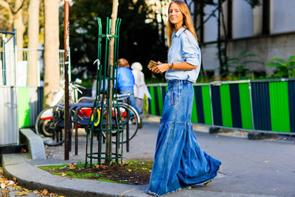 atmosphere details, blue denim, blue shirt, denim skirt, fashion week, frenchystyle, full length, FW, horizontal, jennifer neyt, jonathan paciullo, oversize, PARIS, PFW, SPRING SUMMER 2017, SS 17, street style