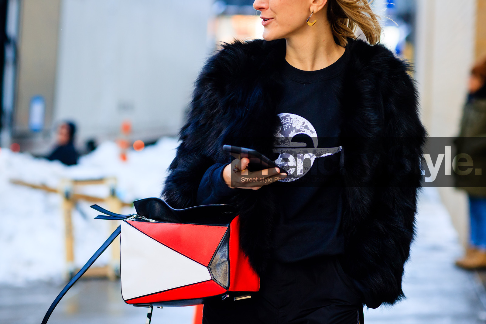 atmosphere details, AUTUMN WINTER 2017-2018, AW 17-18, black fur coat, black pants, black t shirt, detail, FALL WINTER 2017-2018, fashion week, frenchystyle, fur jacket, FW, FW 17-18, graphic bag, horizontal, jonathan paciullo, leather bag, loewe, NEW YORK, NYFW, printed bag, red bag, street style, trousers