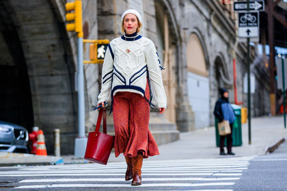 cowboy boots, high heels, leather bag, leather shoes, necklace, red bag, red boots, red skirt, trousers, white beanie, white sweater, street style, jonathan paciullo, FW, frenchystyle, fashion week, NYFW, NEW YORK, AUTUMN WINTER 2018-2019, AW 18-19, FALL WINTER 2018-2019, FW 18-19, atmosphere details, horizontal, full length, laurel pantin