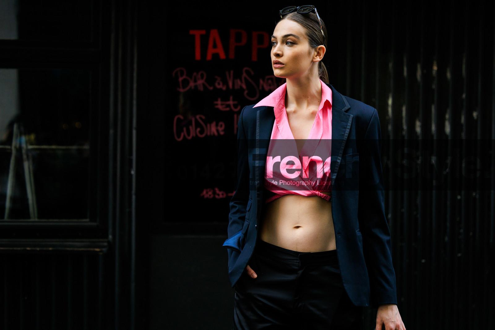 pink cropped top, pink top, black blaze, black trousers, model, street style, jonathan paciullo, FW, frenchystyle, fashion week, AUTUMN WINTER 2022-2023, FALL WINTER 2022_2023, FW 22-23, PFW, PARIS, horizontal, atmosphere details, detail