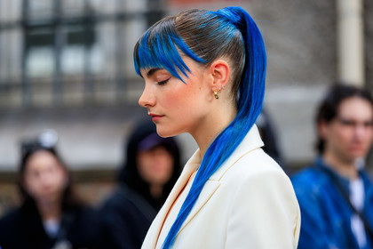 blue hair, hair details, haircut, ponytail, ponytail, close up detail, white jacket, low necked dress, low necked jacket, off white dress, off white jacket, golden necklace, golden earrings, hoop earrings, multi earrings, claire laffut, fashion week, frenchystyle, FW, jonathan paciullo, street style, PFW, PARIS, AUTUMN WINTER 2021-2022, FALL WINTER 2021-2022, FW 21-22, atmosphere details, horizontal, detail