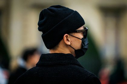 black beanie, chanel sunglasses, details, close up, black jacket, black mask, minimal style, fashion week, frenchystyle, FW, jonathan paciullo, street style, PARIS, PFW, SPRING SUMMER 2022, SS 22, atmosphere details, detail, horizontal
