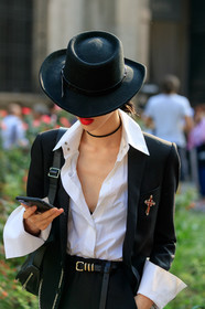 black bag, black belt, black hat, black jacket, blazer, choker, iphone, leather bag, leather belt, model, necklace, red lips, sora choi, white shirt, street style, jonathan paciullo, FW, frenchystyle, fashion week, MFW, MILAN, SPRING SUMMER 2019, SS 19, vertical, atmosphere details, detail