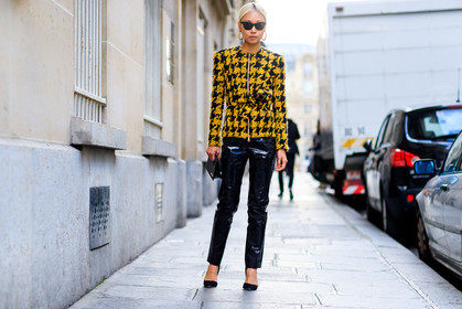 atmosphere details, AUTUMN WINTER 2017-2018, AW 17-18, black pants, black shoes, earrings, FALL WINTER 2017-2018, fashion week, frenchystyle, full length, FW, FW 17-18, graphic jacket, horizontal, houndstooth pattern, jonathan paciullo, leather bag, leather pants, leather shoes, PARIS, PFW, printed jacket, street style, sunglasses, trousers, vanessa hong, vinyl, yellow jacket