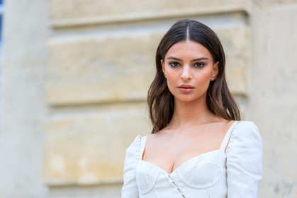 atmosphere details, christian dior, detail, emily ratajkowski, fashion week, frenchystyle, FW, horizontal, jonathan paciullo, long hair, PARIS, PFW, SPRING SUMMER 2018, SS 18, street style, white dress