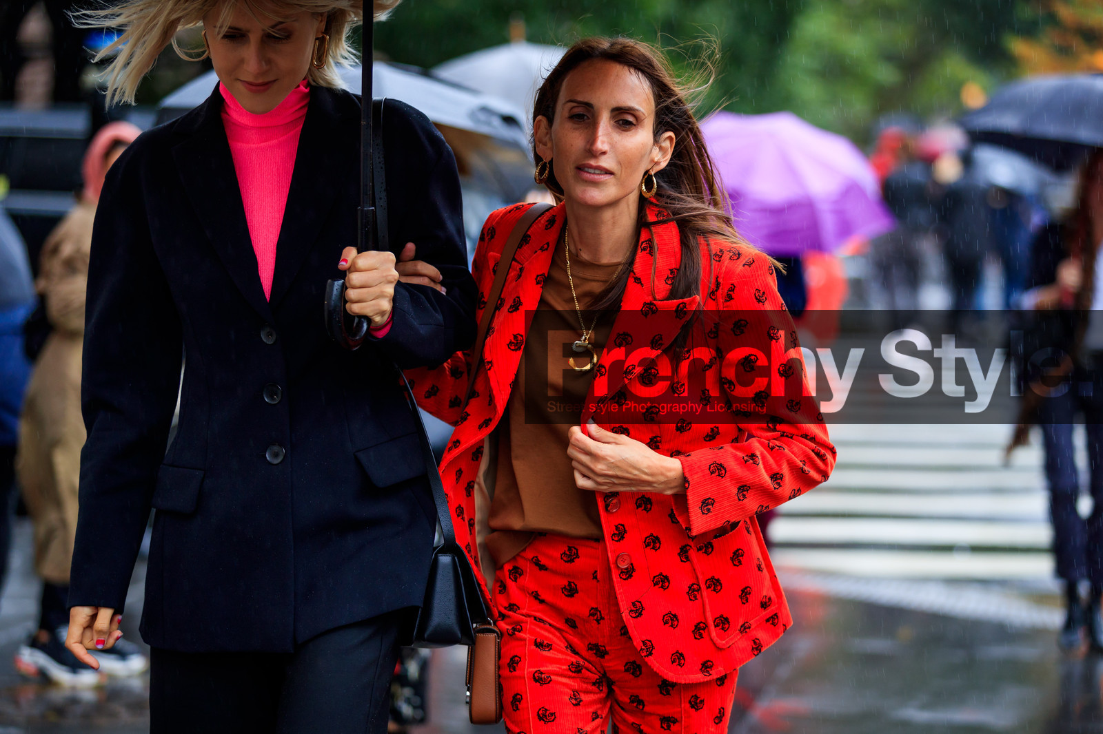 black jacket, black pants, black suit, blazer, brown t shirt, chloe loulou de saison, earrings, fuschia, graphic jacket, graphic pants, linda tol, necklace, pink top, printed jacket, printed pants, red jacket, red pants, red suit, trousers, umbrella, street style, jonathan paciullo, FW, frenchystyle, fashion week, NYFW, NEW YORK, SPRING SUMMER 2019, SS 19, atmosphere details, horizontal, detail