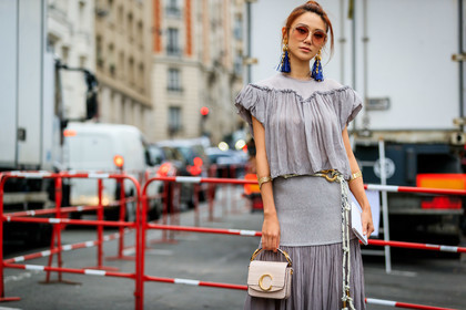 bracelet, chloé, earrings, grey skirt, grey top, leather bag, sunglasses, white bag, white belt, PARIS, PFW, street style, jonathan paciullo, FW, frenchystyle, fashion week, AUTUMN WINTER 2019-2020, AW 19-20, FALL WINTER 2019-2020, FW 19-20, horizontal, atmosphere details, detail