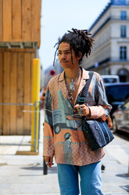 atmosphere details, black bag, blue denim, denim pants, detail, fashion week, frenchystyle, FW, jeans, jonathan paciullo, leather bag, louis vuitton, luka sabbat, MENSWEAR, monogram, necklace, PARIS, PFW, pink shirt, printed shirt, SPRING SUMMER 2018, SS 18, street style, trousers, vertical