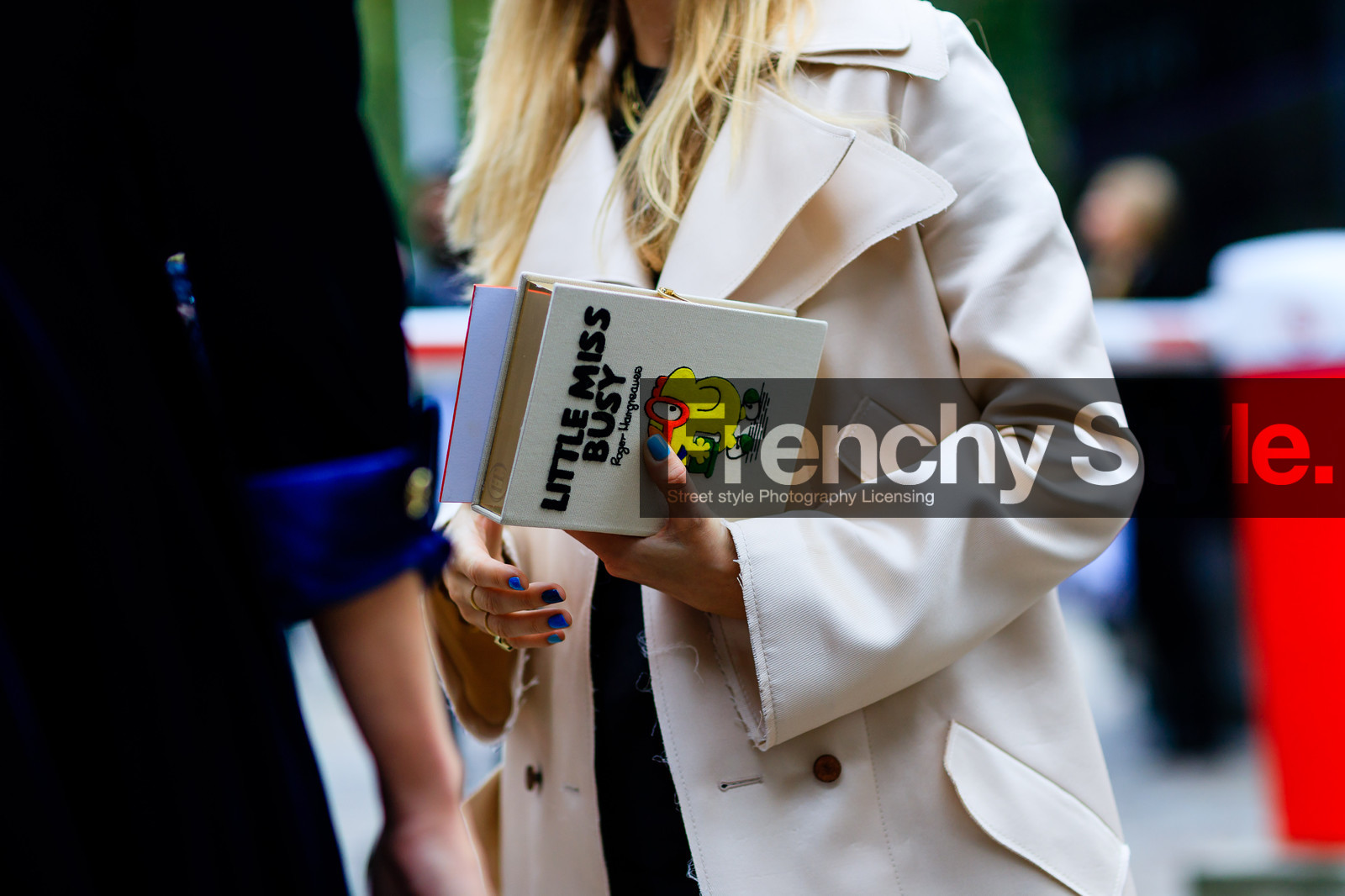 atmosphere details, beige coat, detail, embroidered bag, fashion week, frenchystyle, fun bag, FW, horizontal, jonathan paciullo, LFW, LONDON, printed bag, SPRING SUMMER 2017, SS 17, street style, trench coat, woman