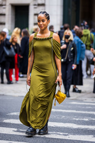 bag, black boots, boots, dr martens, dress, green dress, leather boots, long dress, mini bag, statement dress, yellow bag, street style, jonathan paciullo, FW, frenchystyle, fashion week, PFW, PARIS, SPRING SUMMER 2022, SS 22, vertical, full length