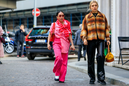 black pants, black shoes, brown shirt, camel bag, checked, graphic jacket, leather bag, leather pants, leather shoes, plaid, printed jacket, sunglasses, trousers, yellow bag, jw anderson, pink pants, pink shirt, pink sweater, red bag, sarah brody, striped sweater, MILAN, MFW, fashion week, frenchystyle, FW, jonathan paciullo, street style, AUTUMN WINTER 2019-2020, AW 19-20, FALL WINTER 2019-2020, FW 19-20, atmosphere details, full length, horizontal