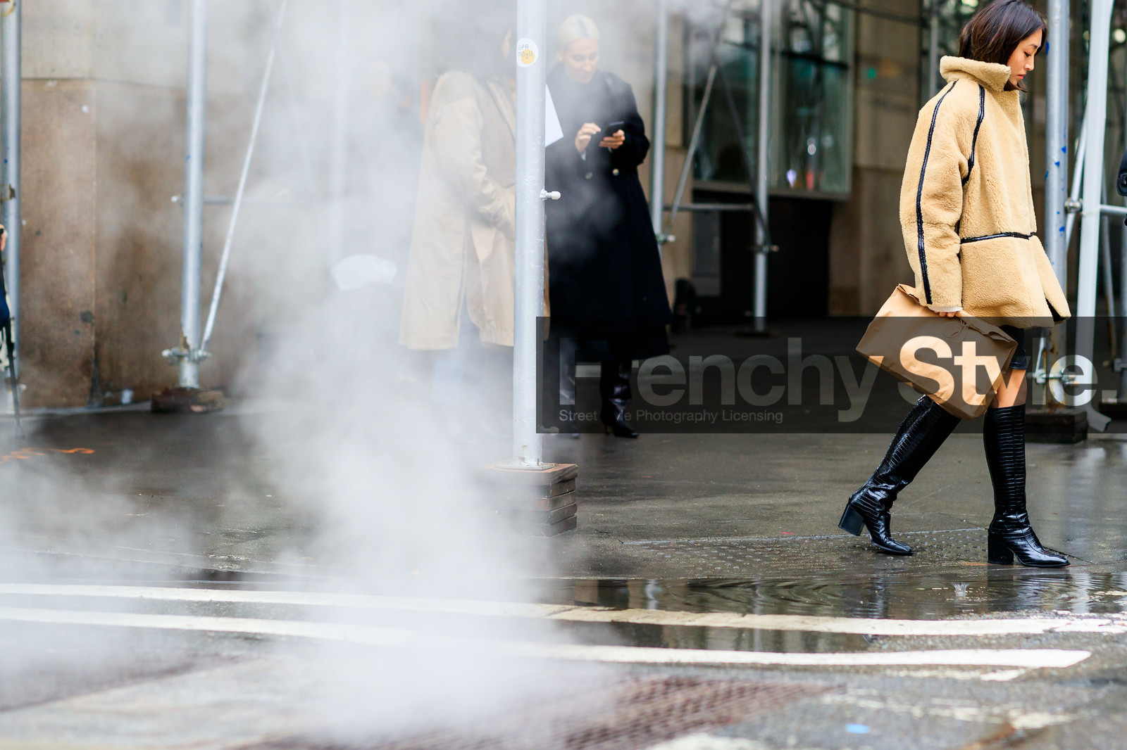 white coat, light beige coat, fur coat, black polish coat, vinyl coat, black leather boots, animal skin boots, high boots, fashion week, frenchystyle, FW, jonathan paciullo, street style, NYFW, NEW YORK, AUTUMN WINTER 2020-2021, FALL WINTER 2020-2021, FW 20-21, horizontal, atmosphere details, detail