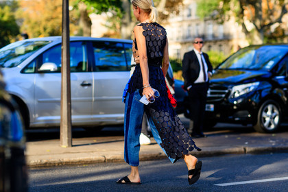 atmosphere details, back detail, black sandals, blue, blue denim, denim pants, detail, fashion week, frenchystyle, FW, geometric, graphic top, horizontal, jeans, jonathan paciullo, leather shoes, PARIS, PFW, SPRING SUMMER 2017, SS 17, street style, sunglasses, trousers