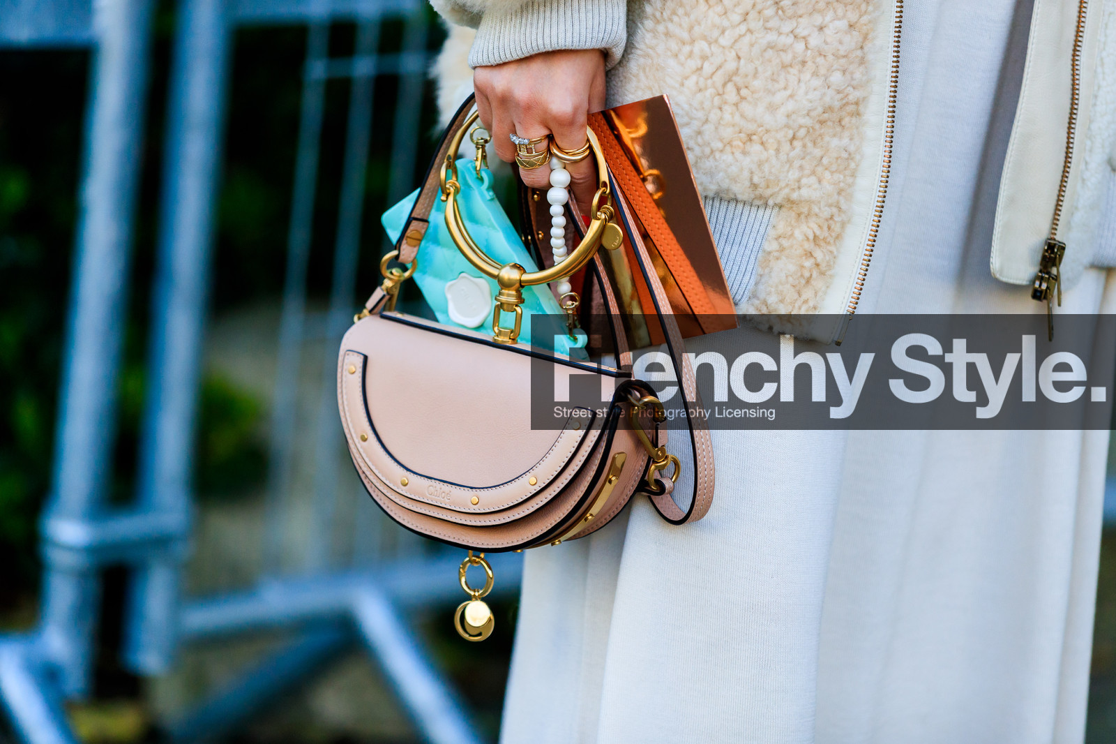 atmosphere details, AUTUMN WINTER 2017-2018, AW 17-18, chloe, detail, FALL WINTER 2017-2018, fashion week, frenchystyle, FW, FW 17-18, horizontal, jonathan paciullo, leaf greener, leather bag, nude bag, PARIS, PFW, shearling, street style, white dress, white fur, white jacket