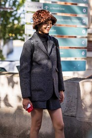 blazer, bob, brown bob, grey blazer, grey short, black turtleneck, leopard print, printed bob, short, turtleneck, street style, jonathan paciullo, FW, frenchystyle, fashion week, PFW, PARIS, SPRING SUMMER 2022, SS 22, vertical, atmosphere details, model