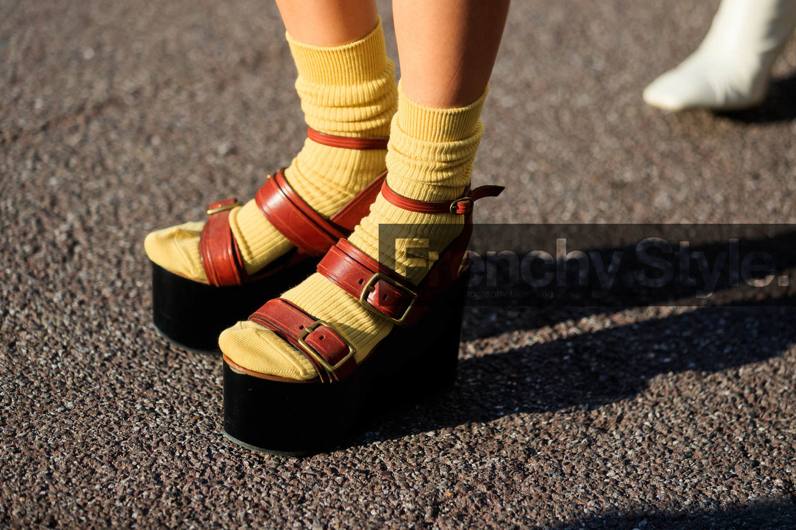 yellow socks, brown leather sandals, platform sandals, close up detail, shoes detail, fashion week, frenchystyle, FW, jonathan paciullo, street style, MFW, MILAN, AUTUMN WINTER 2020-2021, FALL WINTER 2020-2021, FW 20-21, horizontal, atmosphere details, detail