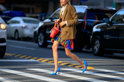 leonie hanne, beige jacket, white shirt, ruffle shirt, red dress, blue dress, blue leather shoes, green dress, mini dress, pleated dress, drape dress, high heels shoes, red leather bag, bottega veneta shoes, fashion week, frenchystyle, FW, jonathan paciullo, street style, NYFW, NEW YORK, AUTUMN WINTER 2020-2021, FALL WINTER 2020-2021, FW 20-21, horizontal, atmosphere details, detail