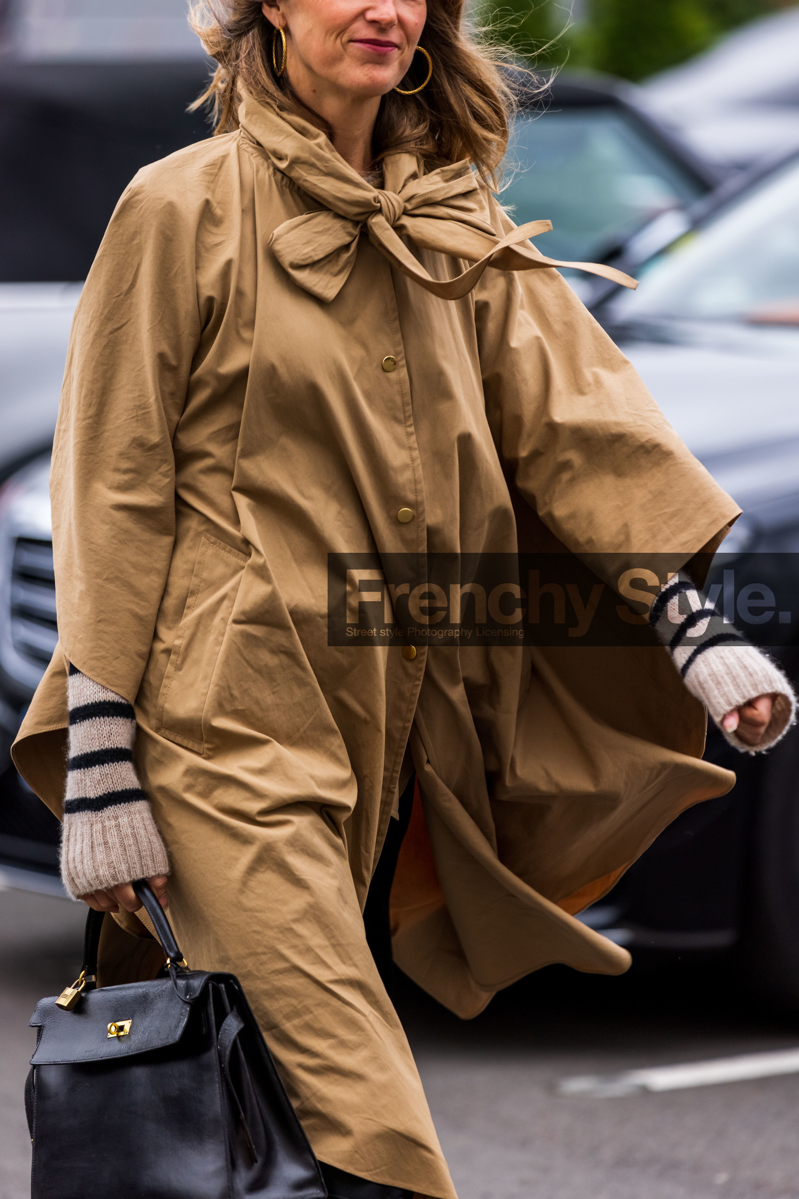 bag, beige coat, birkin bag, black bag, bow, camel coat, coat, hermes bag, leather bag, stripes, PARIS, PFW, fashion week, frenchystyle, FW, jonathan paciullo, street style, SPRING SUMMER 2022, SS 22, vertical, atmosphere details