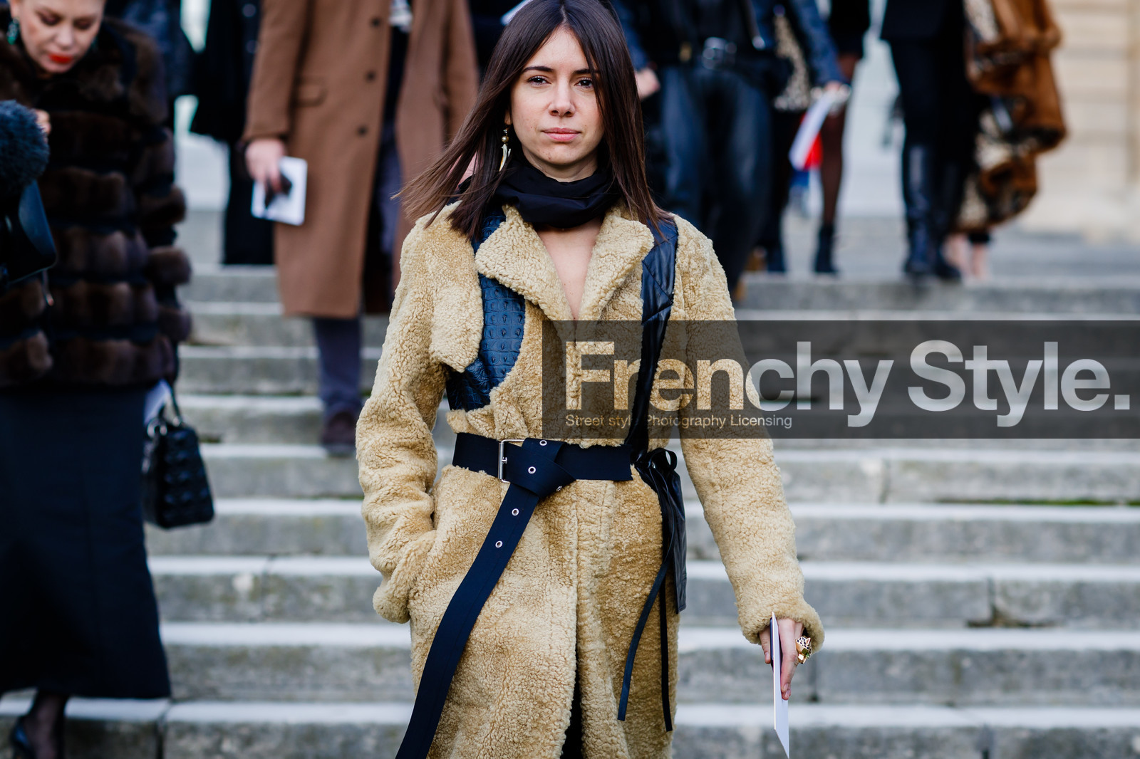 beige coat, beige fur, beige jacket, black belt, black scarf, Fur coat, fur jacket, fashion week, frenchystyle, FW, jonathan paciullo, street style, PFW, PARIS, SPRING SUMMER 2017, SS 17, HAUTE COUTURE, atmosphere details, detail, horizontal, natasha goldenberg