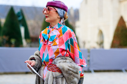 atmosphere details, AUTUMN WINTER 2017-2018, AW 17-18, catherine baba, checked shirt, detail, FALL WINTER 2017-2018, fashion week, frenchystyle, fun sunglasses, Fur coat, FW, FW 17-18, geometric, graphic shirt, horizontal, jonathan paciullo, multicolor shirt, PARIS, PFW, printed shirt, purple hat, red belt, street style, sunglasses