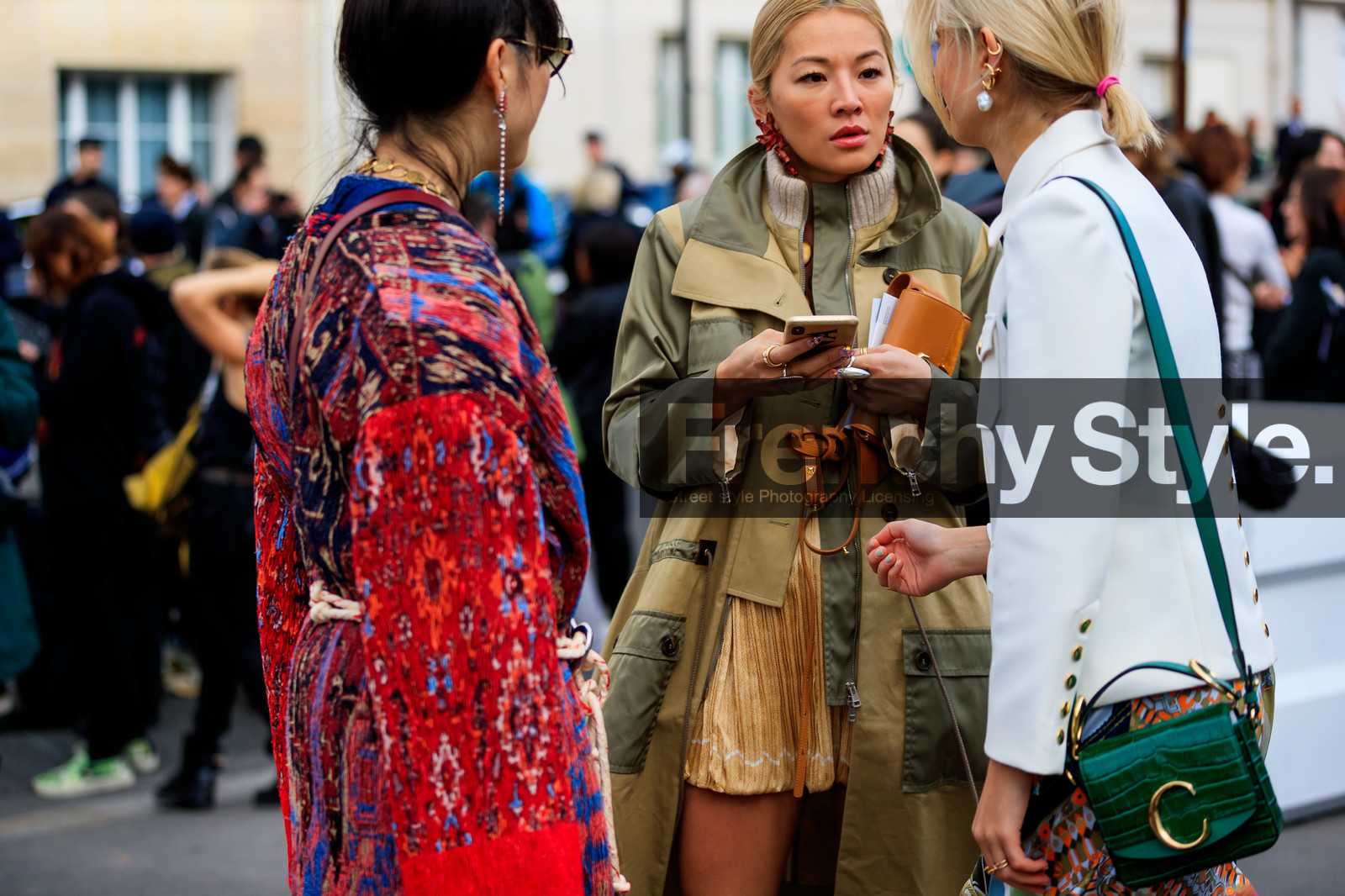 camel bag, chloé, earrings, graphic jacket, graphic skirt, green bag, green jacket, leather bag, multicolor skirt, printed jacket, printed skirt, red jacket, tina leung, white jacket, xenia van der woodsen, xnenia adonts, PARIS, PFW, street style, jonathan paciullo, FW, frenchystyle, fashion week, AUTUMN WINTER 2019-2020, AW 19-20, FALL WINTER 2019-2020, FW 19-20, horizontal, atmosphere details, detail
