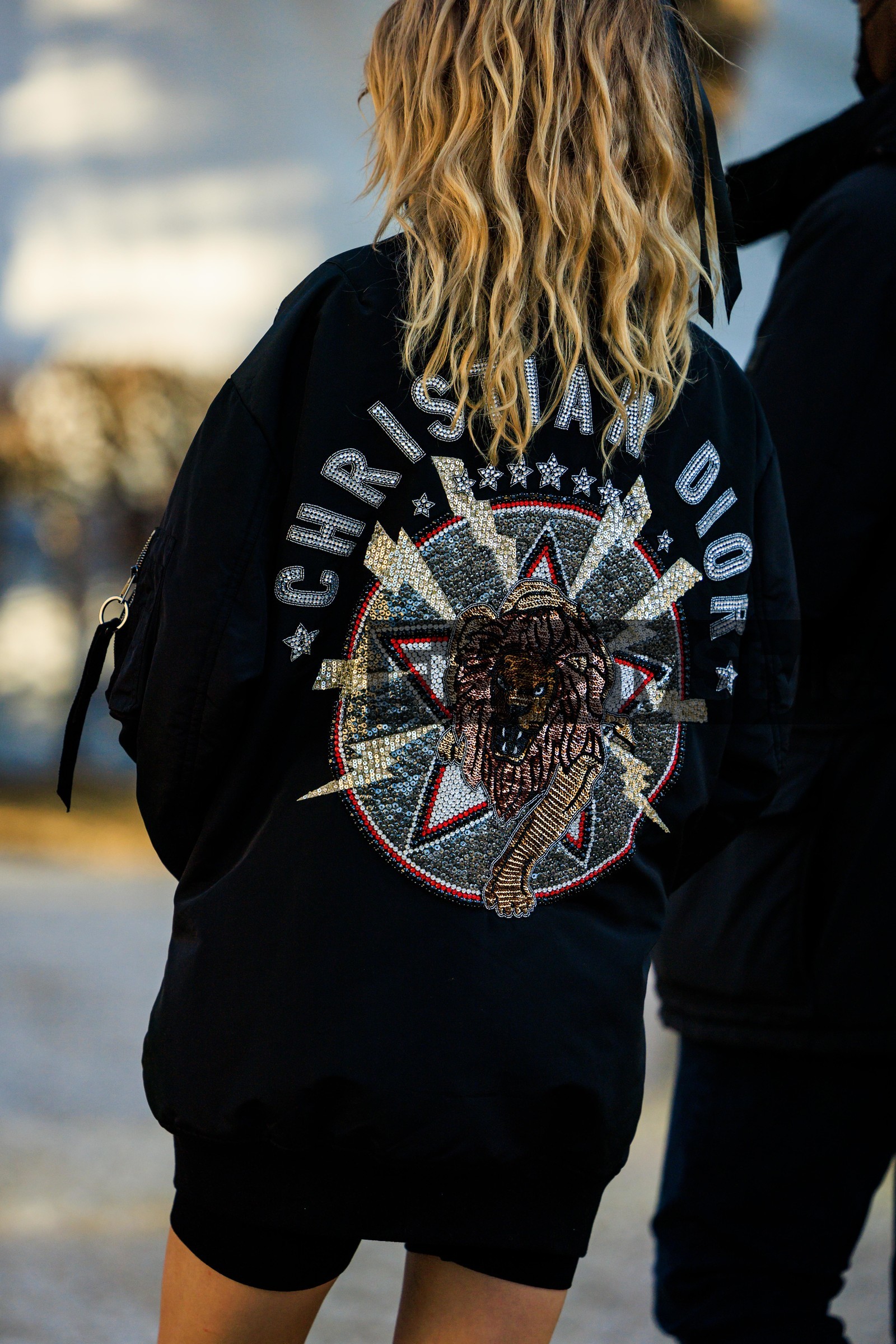 back details, dior, christian dior, embroidered jacket, blond hair, black jacket, haute couture, fashion week, frenchystyle, FW, jonathan paciullo, street style, PARIS, PFW, SPRING SUMMER 2022, SS 22, atmosphere details, detail, vertical, cara delevingne