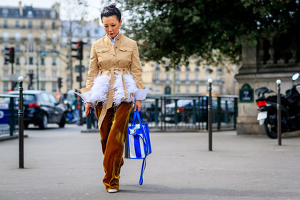 atmosphere details, AUTUMN WINTER 2017-2018, AW 17-18, balenciaga, beige jacket, blue bag, camel pants, FALL WINTER 2017-2018, fashion week, feathers, frenchystyle, full length, FW, FW 17-18, geometric, graphic bag, horizontal, jonathan paciullo, leather bag, PARIS, PFW, printed bag, street style, striped bag, trousers, velvet