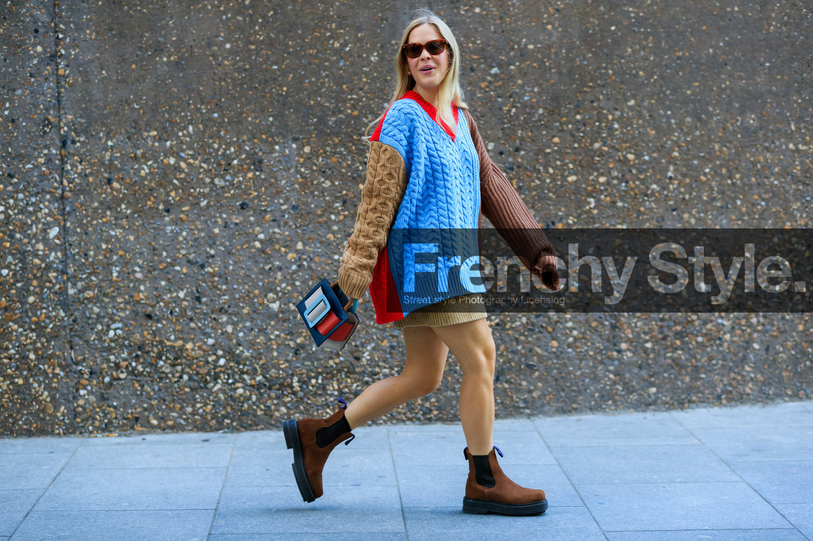 jessie bush, knitwear, multicolor pull over, knit dress, brown scale sunglasses, brown boots, suede boots, flat boots, multicolor bag, fashion week, frenchystyle, FW, jonathan paciullo, street style, atmosphere details, horizontal, full length