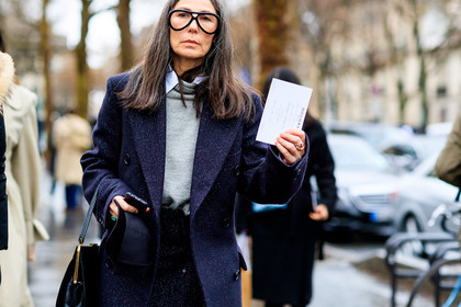 atmosphere details, AUTUMN WINTER 2017-2018, AW 17-18, black bag, black cap, black coat, detail, FALL WINTER 2017-2018, fashion week, frenchystyle, FW, FW 17-18, grey sweater, horizontal, jonathan paciullo, leather bag, PARIS, PFW, street style, sunglasses, Véronique Tristram