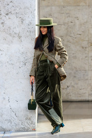 yoyo cao, kaki hat, kaki jacket, kaki pants, kaki pullover, kaki total look, green leather bag, green leather boots, checked jacket, chanel jacket, velvet pants, corduroy pants, carrot pants, high waist pants, turtleneck pullover, loose pants, animal skin bag, animal skin boots, golden chain strap bag, golden buckle shoes, fashion week, frenchystyle, FW, jonathan paciullo, street style, PFW, PARIS, vertical, full length