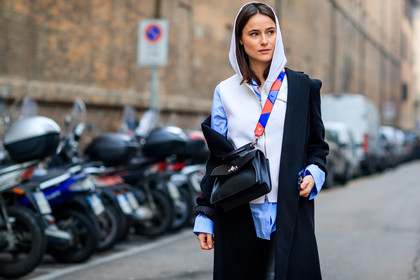 atmosphere details, AUTUMN WINTER 2017-2018, AW 17-18, black bag, black coat, black pants, blue shirt, detail, FALL WINTER 2017-2018, fashion week, frenchystyle, FW, FW 17-18, hood, horizontal, jonathan paciullo, leather bag, leather pants, lena lademann, MFW, MILAN, overcoat, street style, white sweater